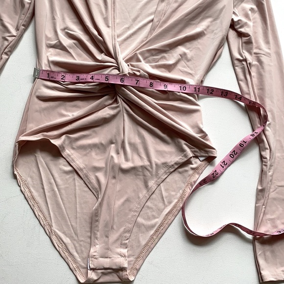 Boohoo Tall Eva plunge neck twist front bodysuit, nude, Size 4, NWT - Picture 12 of 13